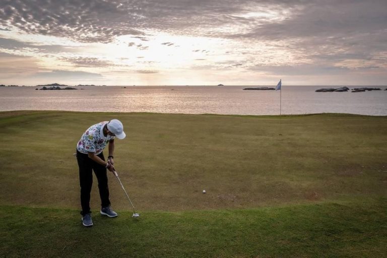 Menparekraf Bidik Pasar Malaysia dan Singapura untuk Wisata Golf di Belitung