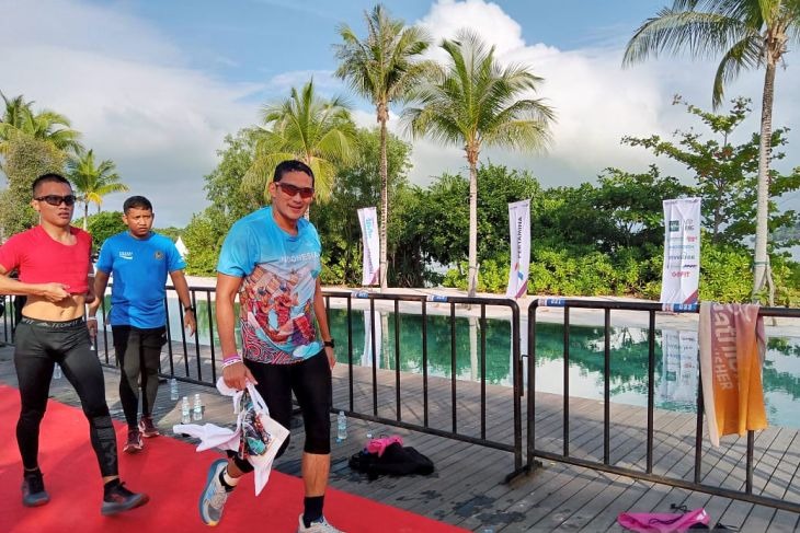 Sandiaga Uno Buka Sekaligus Ikuti Belitung Triathlon 2022