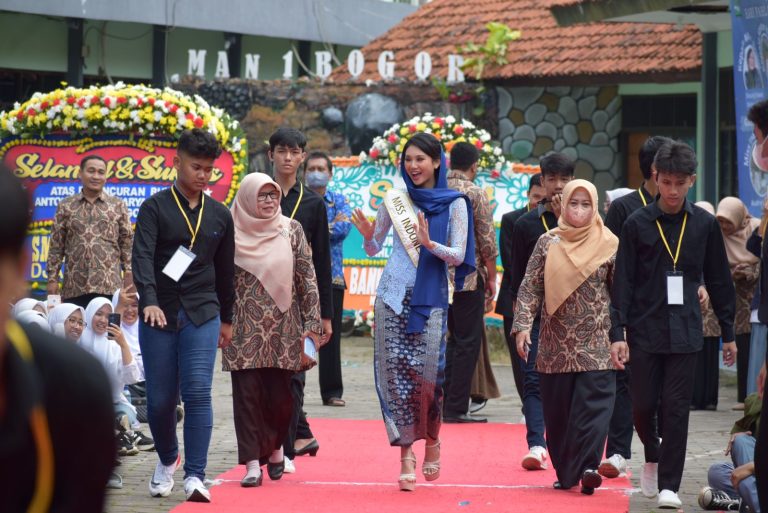 Miss Indonesia 2022 Ajak Siswa/i MAN 1 Bogor Terus Berkarya