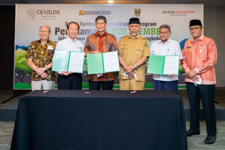 Djarum Foundation Serah Terima Penanaman 2.020 Trembesi di Padang