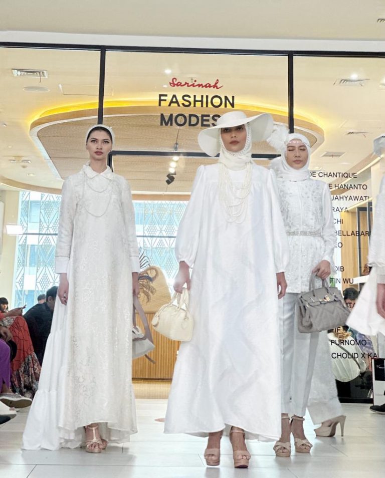 Kolaborasi Indonesia Modest Fashion dan Sarinah Gelar Acara Royal Raya Runway 2023