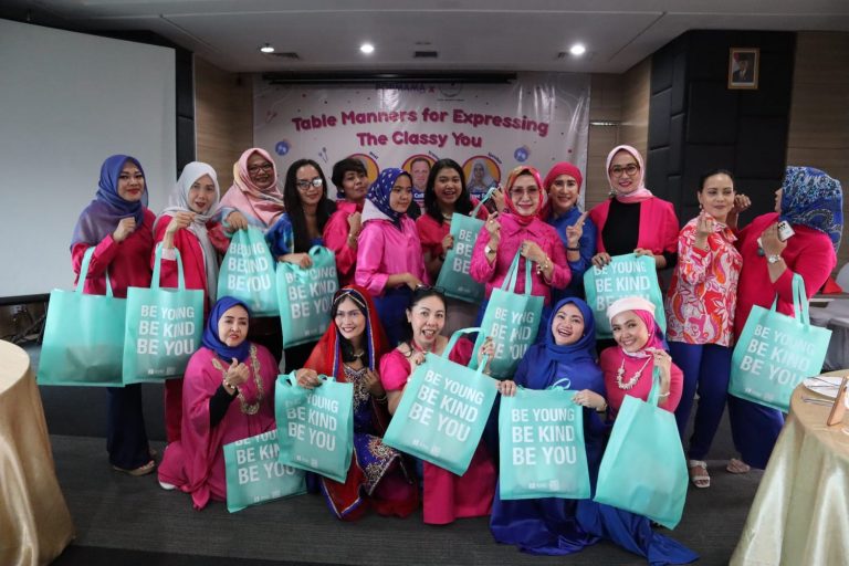 Tingkatkan Skill dan Edukasi, DPC IWAPI Jakarta Timur Gelar Table Manners Course