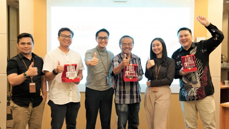 Sharp Umumkan Pemenang Sharp Indonesia 53rd Anniversary Writing Competition