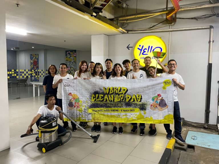 Sukseskan World Clean up Day 2023, YELLO Hotel Paskal Bandung Bersihkan Area Hotel