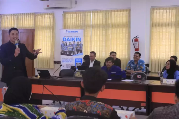 DAIKIN Goes To Campus sambangi tiga perguruan tinggi.